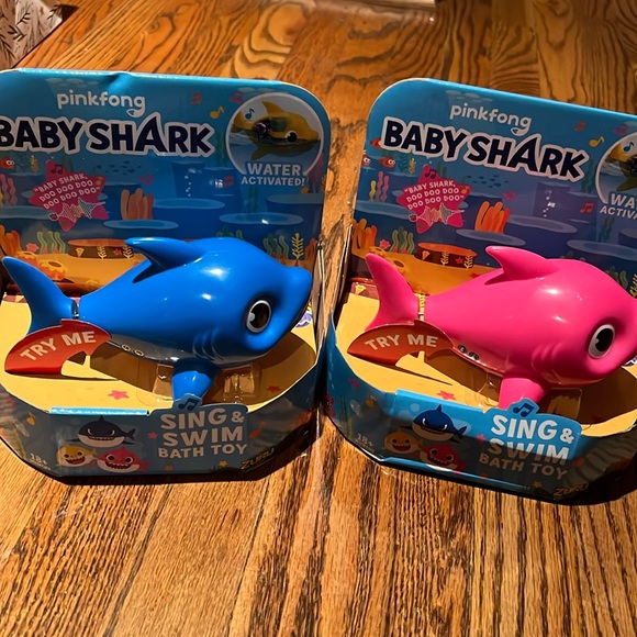 pinkfong Toys 2 Zuru Robo Alive Junior Baby Shark Water Activated